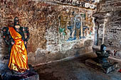 The great Chola temples of Tamil Nadu - The Brihadishwara Temple of Thanjavur. Linga with Nayaka painting on the inside wall of the cloister. 